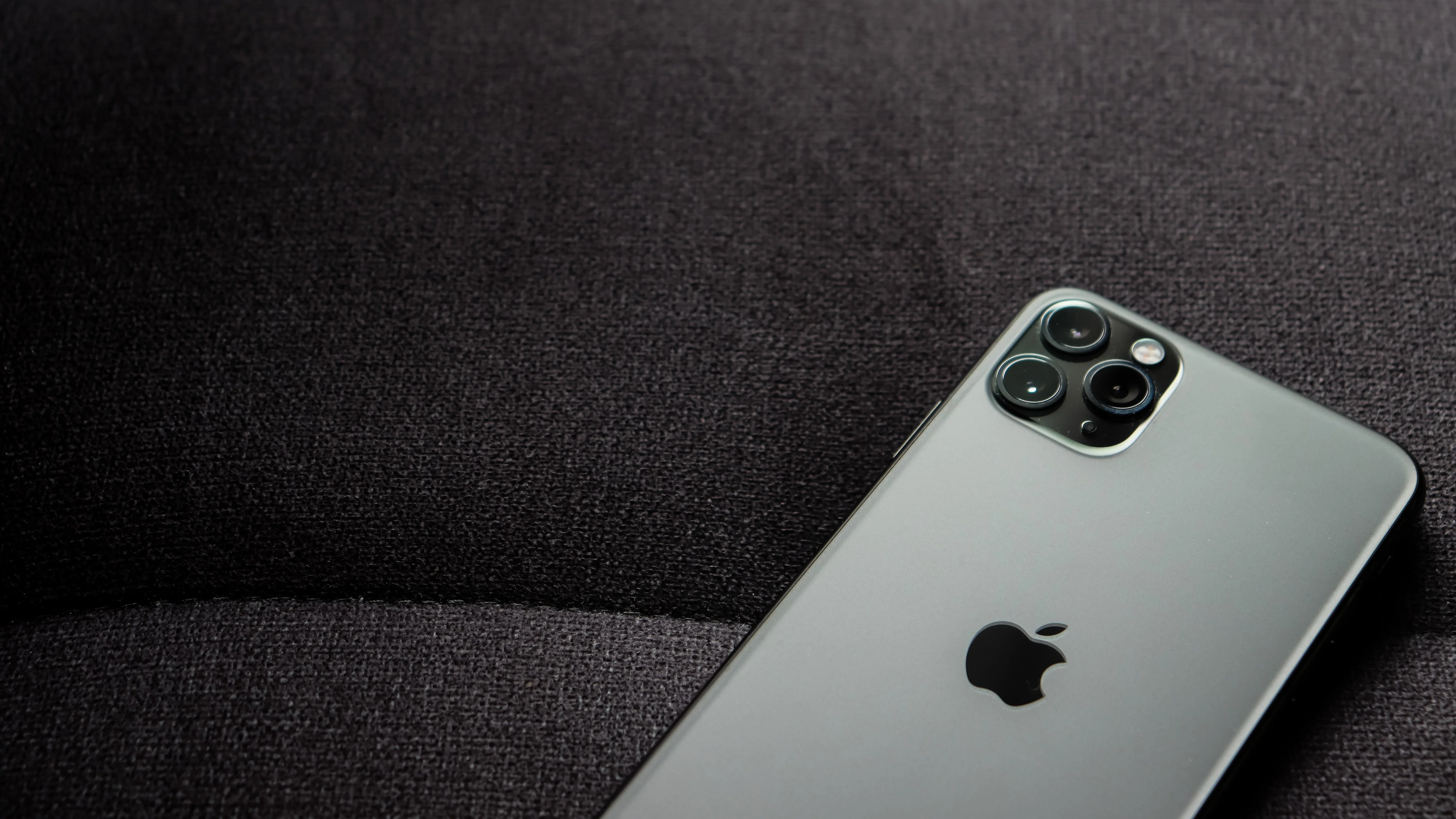 image about مراجعة سعر و مواصفات هاتف iPhone 11 pro
