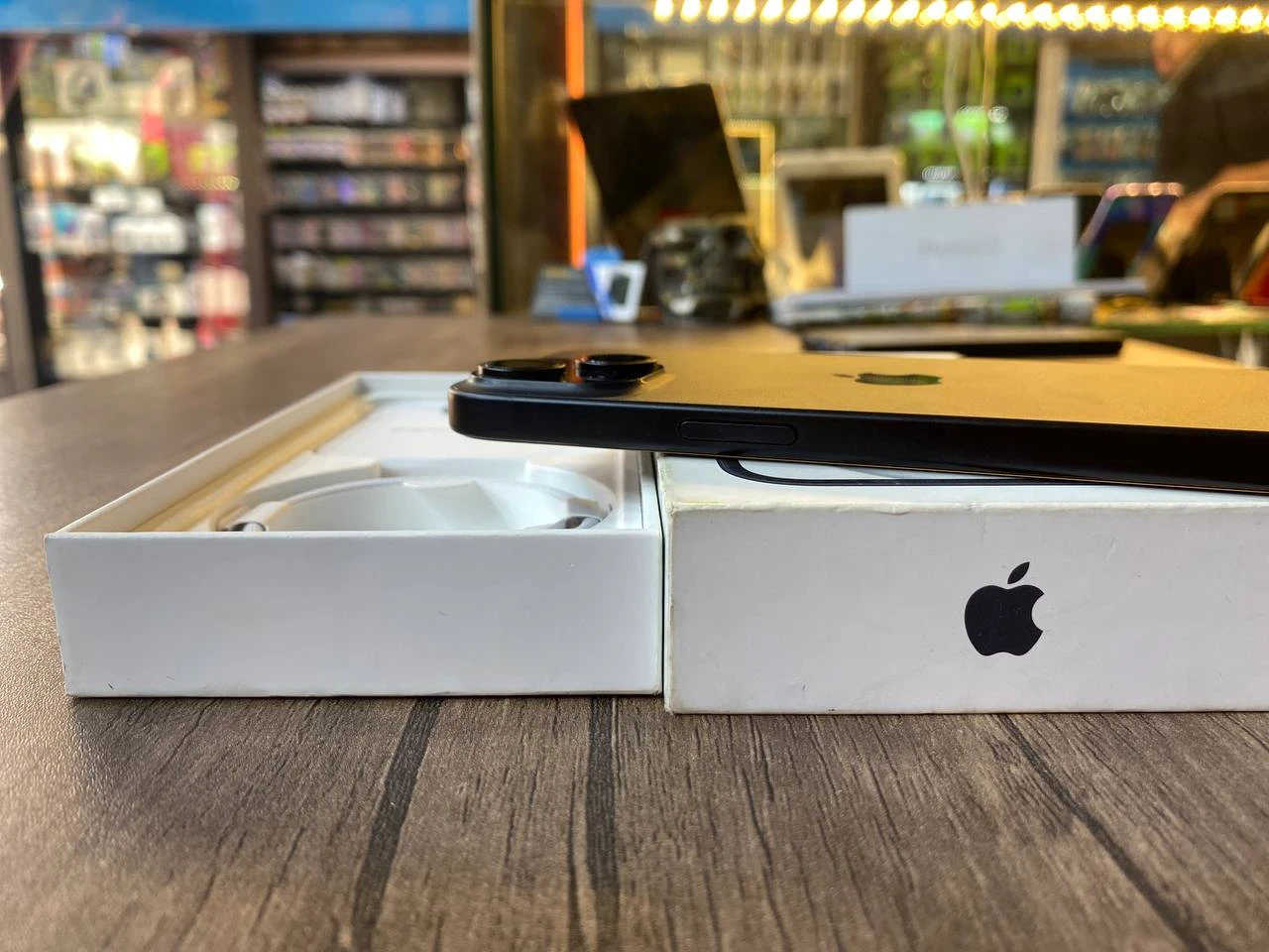 image about Iphone 15 تحفة فنية تمزج بين الأناقة والتكنولوجيا المتقدمة