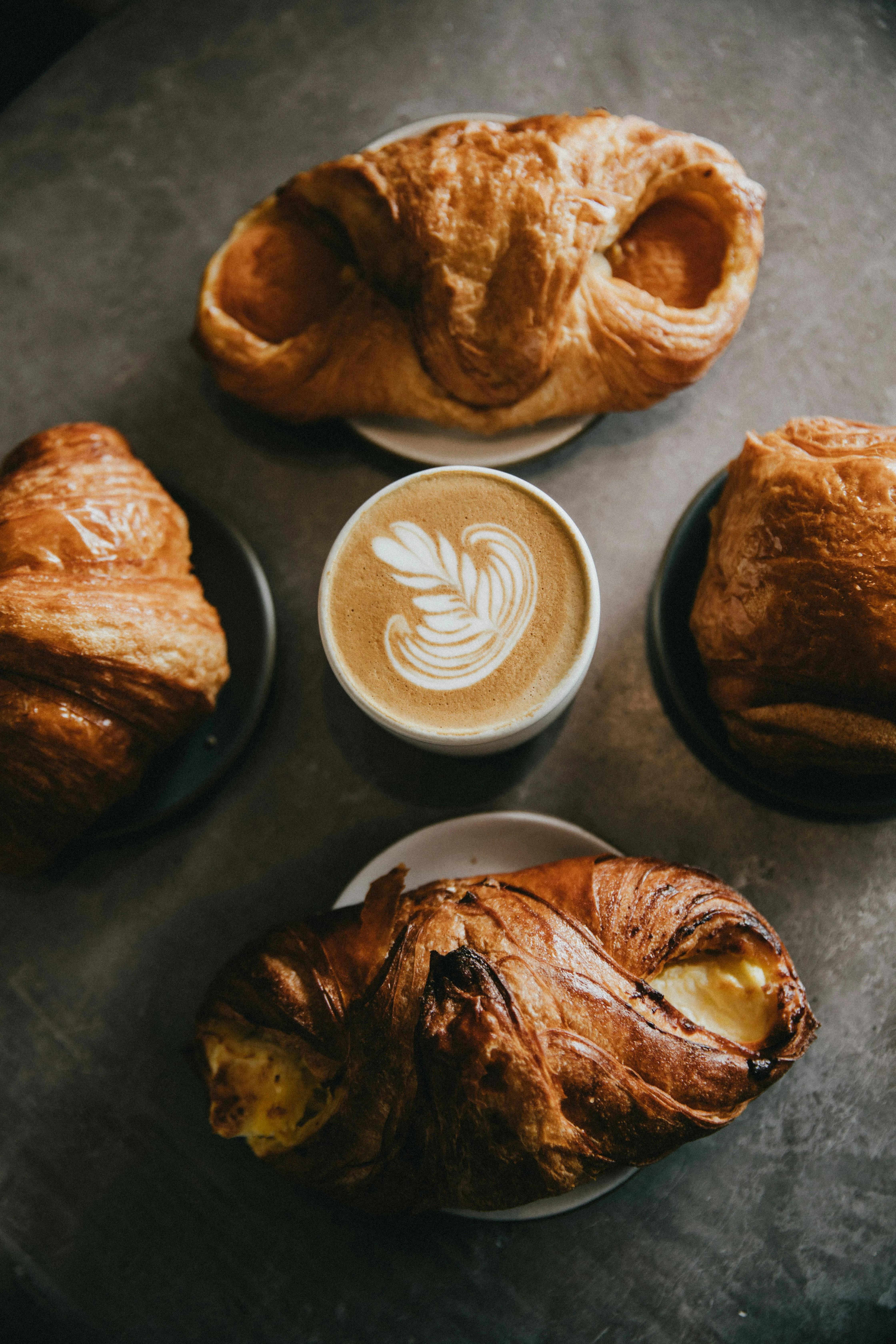 image about الفصل في المطبخ: الفروقات التصنيفية والتقنية بين الحلويات (Sweets) والمعجنات (Pastries)
