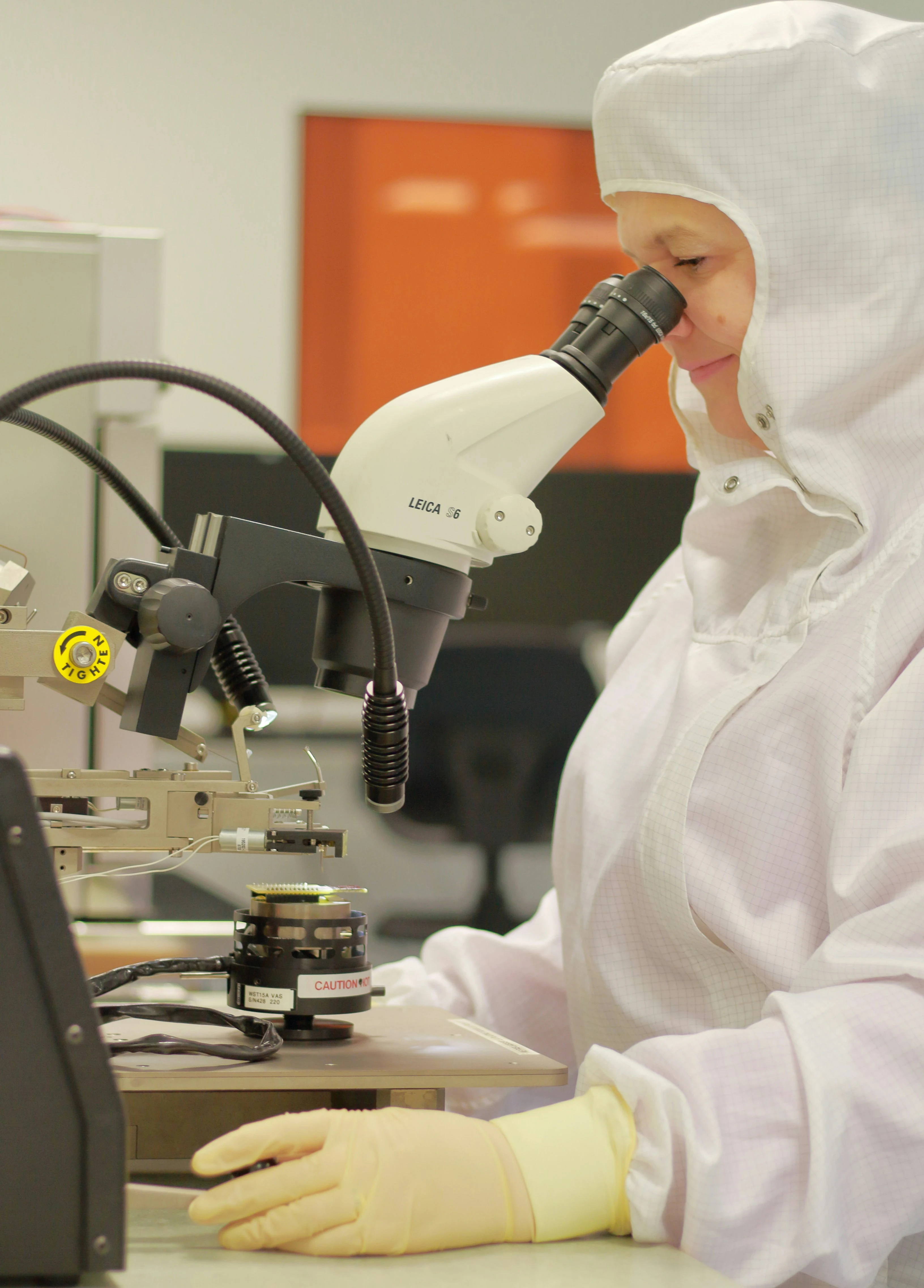 image about تقنية النانو (Nanotechnology): المنهجية الميكروسكوبية الجديدة لاستحداث مواد ووظائف متقدمة في العلوم التطبيقية