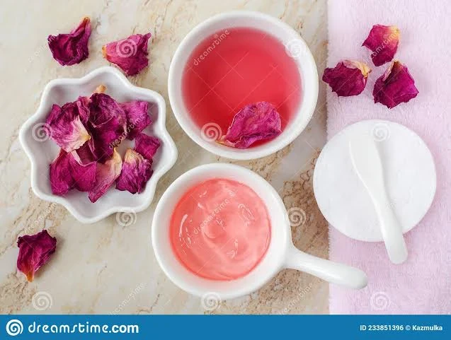 image about ماء الورد للبشرة من حيث الاستخدام و الوصفات