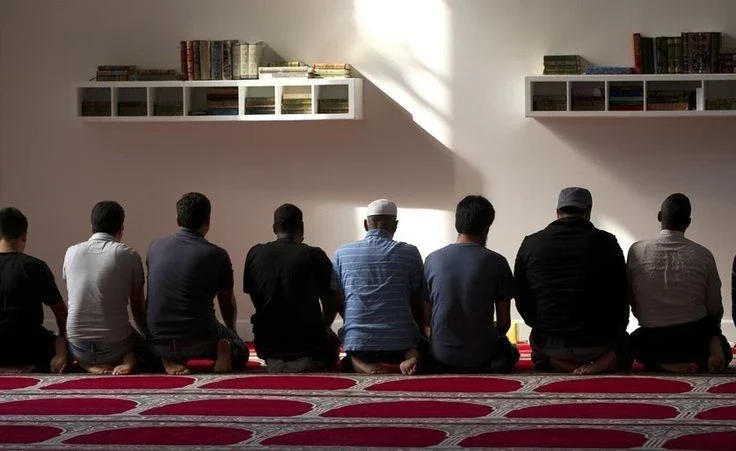 image about أهمية الصلاة في حياة المسلم: الفوائد الروحية والنفسية للصلاة وتأثيرها على السعادة والطمأنينة