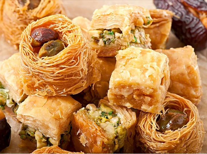 image about مجموعة ساحرة من اطعم الحلويات الشرقية والعربية ذات الذوق العالى
