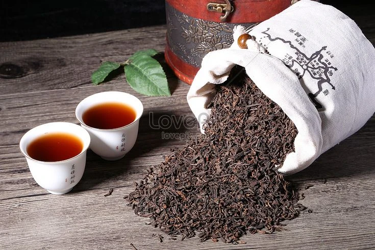 image about How Green Tea Leaves Become Black Tea: A Step-by-Step Transformation Guide
