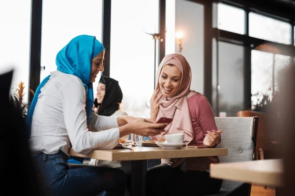 image about كيف تبني علاقات إجتماعية ناجحة ؟ 5 خطوات فعالة للتغلب علي الخجل وتكوين صدقات حقيقية