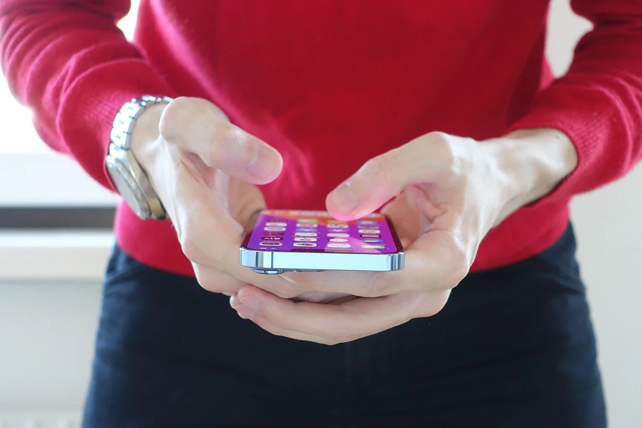 image about مميزات و عيوب ايفون ( iPhone 17 ) _ احدث تسريبات ومراجعه شامله 