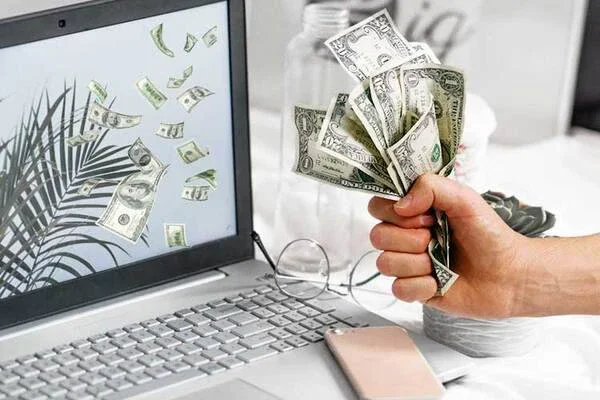 image about الربح من الإنترنت 2025: دليلك الشامل للوصول إلى 1000 دولار شهرياً خلال 6 أشهر