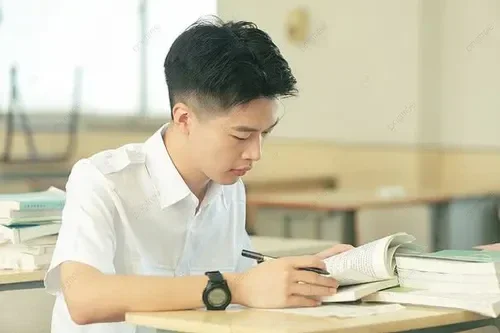 image about تحميل امتحان اللغة العربية أولى ثانوي الترم الثاني 2026 PDF (المتميزون)