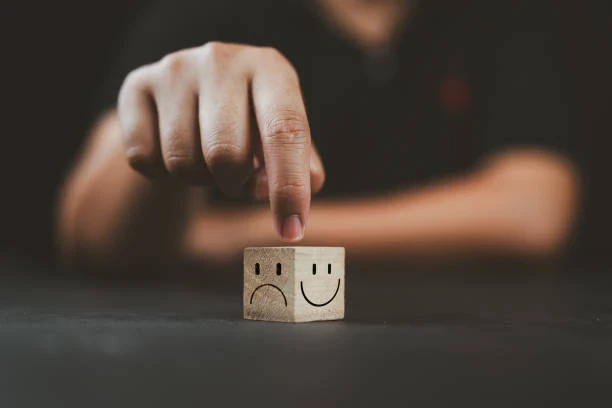 image about 🧠✨ 10 عادات يومية تحسن صحتك النفسية وتجعلك أكثر سعادة