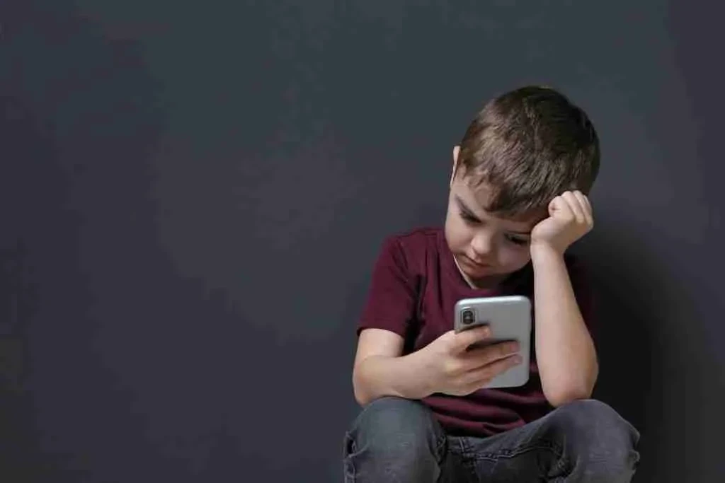 image about مخاطر الافراط فى استخدام الاطفال للموبايل