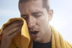 image about التعرق ليس بسبب الحر فقط… أسباب صادمة تجعلك تتعرق أكثر من الآخرين!