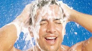 image about الاستحمام اليومي في الصيف… عادة صحية أم خطأ قد يضر بشرتك دون أن تشعر؟