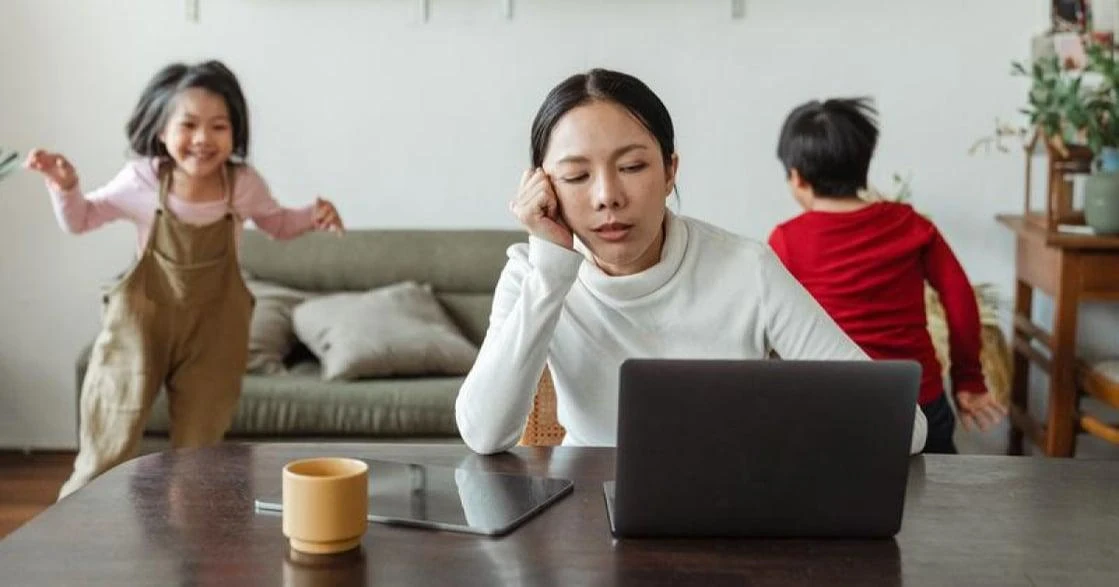 image about  . لماذا تتحمل المرأة العبء الأكبر؟ قراءة في الأدوار الاجتماعية والتحديات اليومية