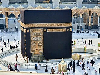 image about ﴿الْيَوْمَ أَكْمَلْتُ لَكُمْ دِينَكُمْ وَأَتْمَمْتُ عَلَيْكُمْ نِعْمَتِي وَرَضِيتُ لَكُمُ الْإِسْلَامَ دِينًا﴾  يعنى أن القرأن كاملا