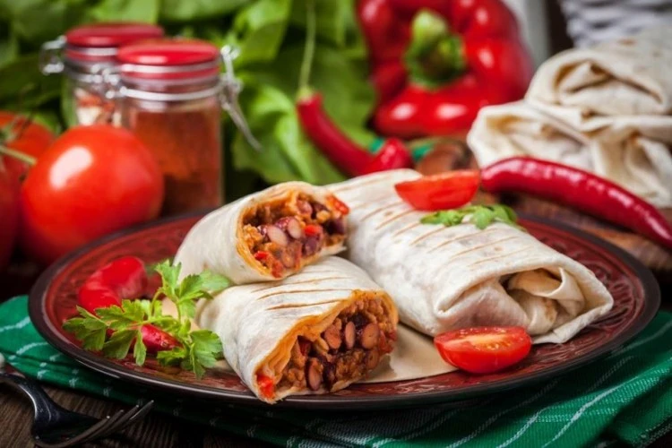 image about 10 عادات صباحية غريبة من حول العالم ستجعل يومك أكثر إنتاجية وسعادة