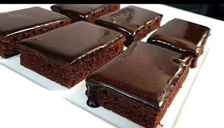 image about طريقة عمل كيكة الشاتو بصوص الشوكولاته اللذيذه والشهيه 