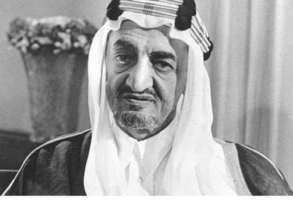 image about ملك علي عتبت المسجد
