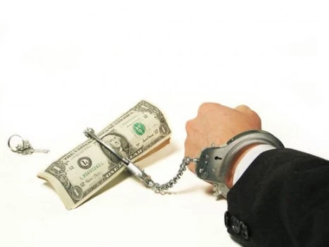 image about أريكة من الجمر: كيف يُرهق بعض الناس أنفسهم ليبدوا أغنياء؟