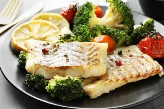 image about 🐟🥦 صينية فيليه السمك بالبروكلي والأعشاب - وصفة صحية بالفرن غنية بالنكهة والفوائد
