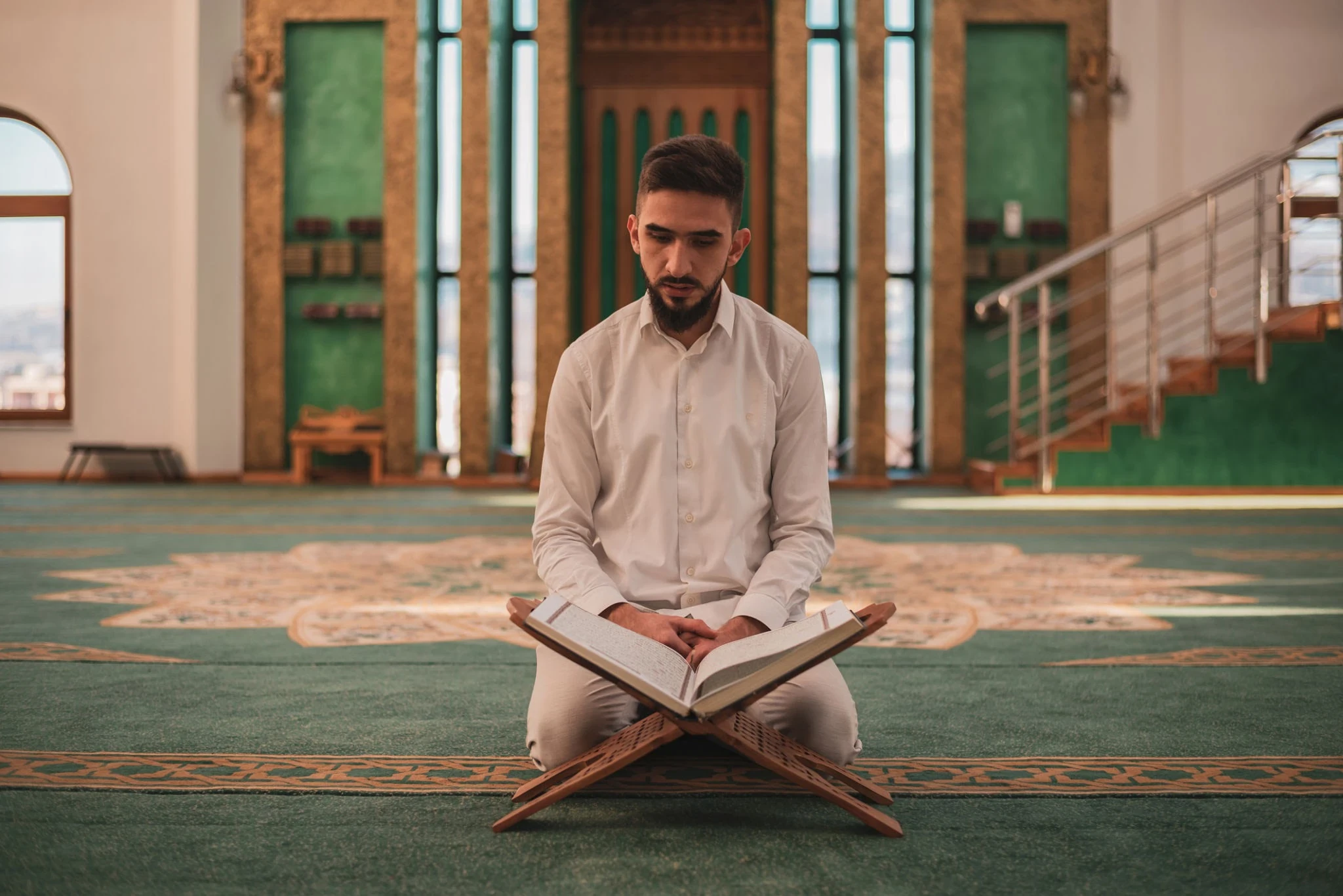image about نور الهداية: كيف يغير القرآن الكريم حياة المسلم ويجلب البركة؟