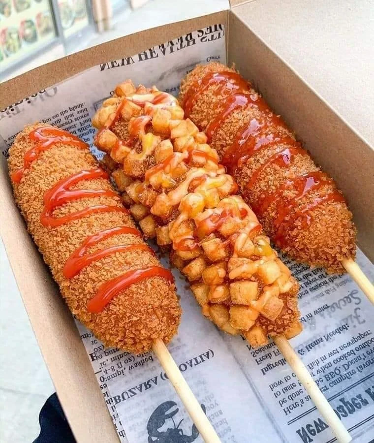 image about كورن دوج البطاطس المقرمش الكوري.. طعم يجمع بين القرمشة والجبنة في كل قضمة! 🌭🧀🥔