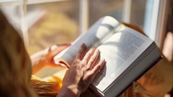 image about فوائد القراءة وكيف تحسن صحة العقل