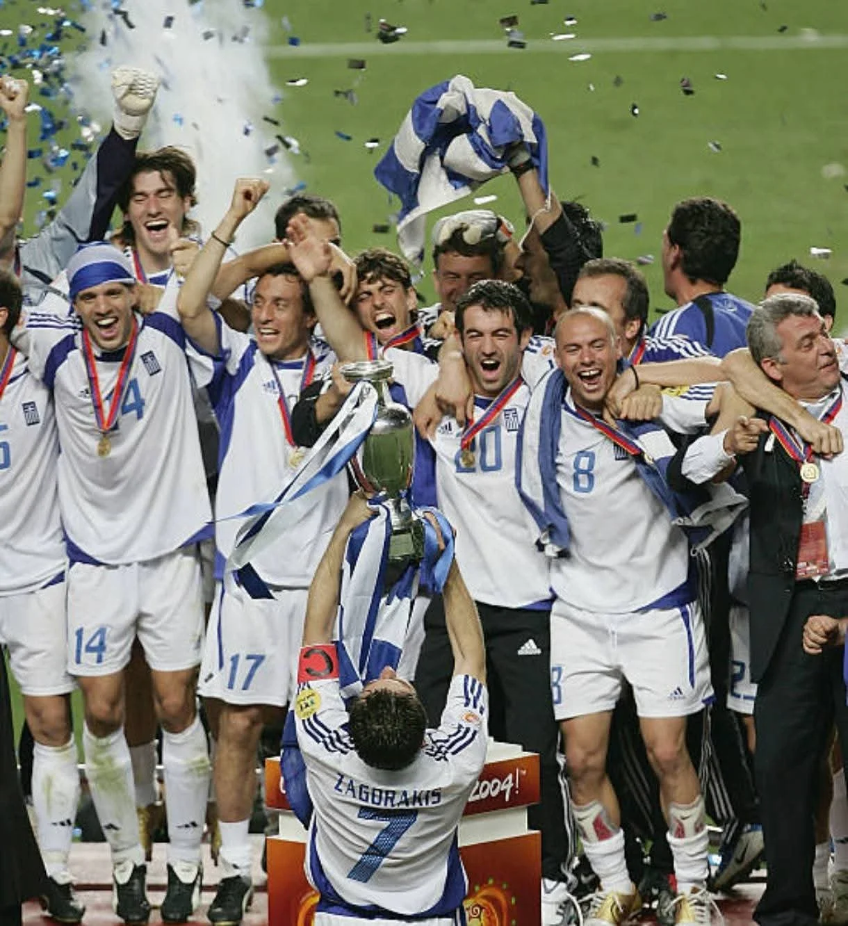 image about ملحمة يورو البرتغال 🇵🇹  2004 قصص الأساطير وأعظم الأهداف الخالدة التي هزت عرش قارة أوروبا المستديرة