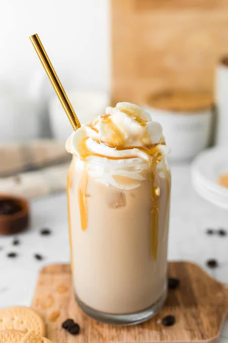 image about 🍨☕ آيس كريم لاتيه بالكراميل - وصفة باردة وكريمية بمذاق القهوة والكراميل