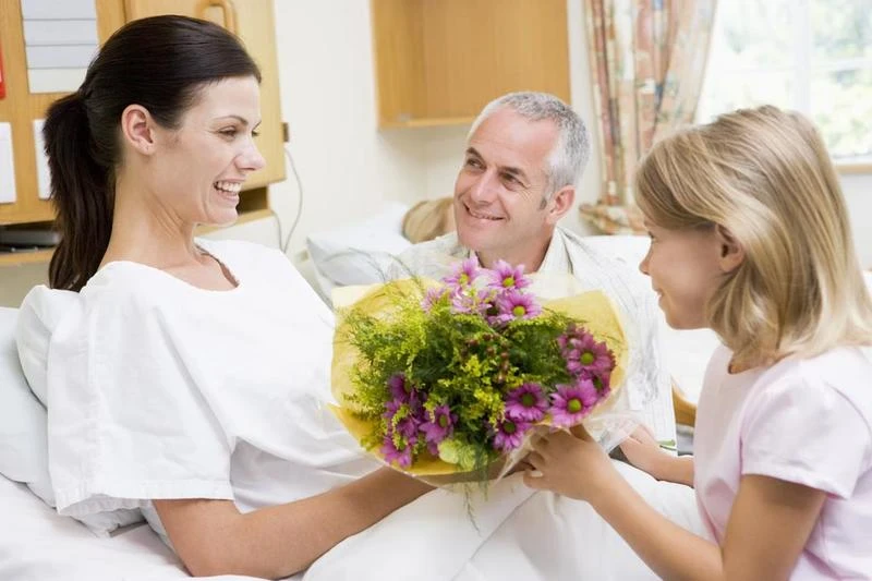 image about زيارة المريض... حين تصبح الكلمات دواءً قبل أن يكون الدواء علاجًا