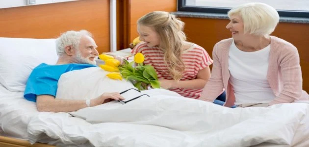 image about زيارة المريض... حين تصبح الكلمات دواءً قبل أن يكون الدواء علاجًا