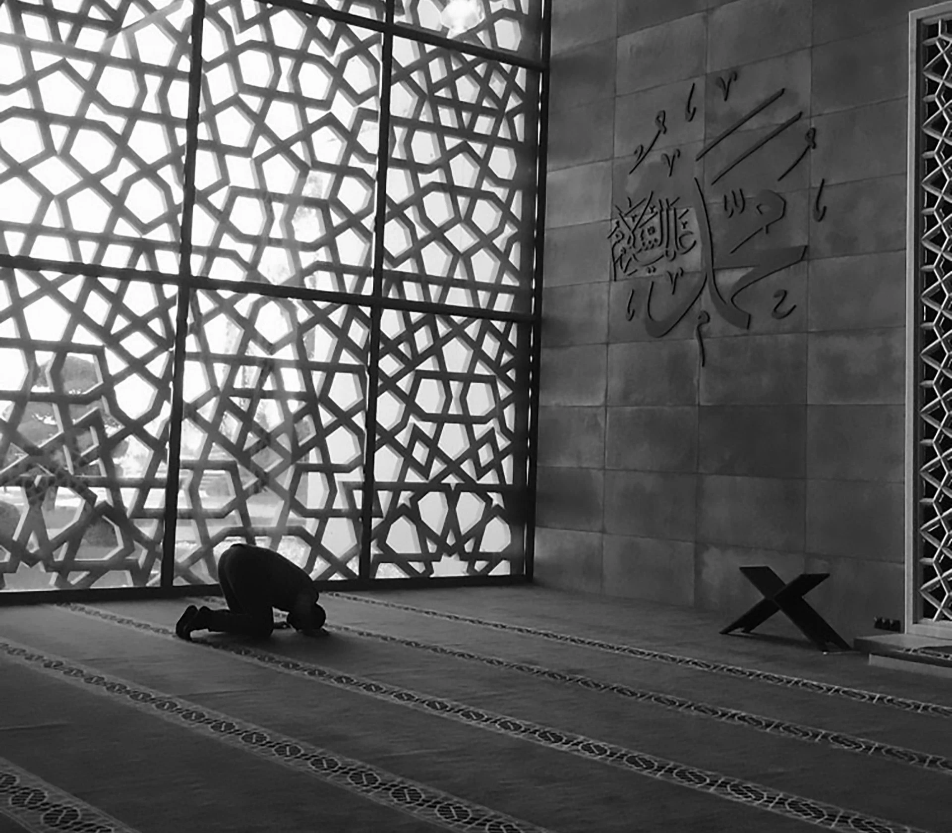 image about أعود إلى الذنب بعد التوبة.. هل يغفر الله لي؟ إليك الجواب من القرآن والسنة