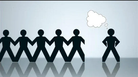 image about أصنام المجتمع: كيف تتحول الأفكار إلى سلطة داخل عقولنا