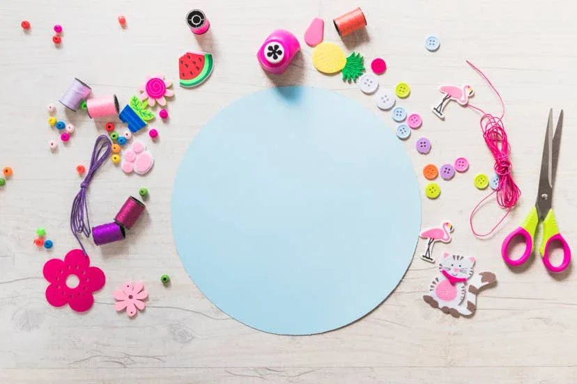 image about 🎨 كيف تمارس الأعمال اليدوية بميزانية محدودة؟