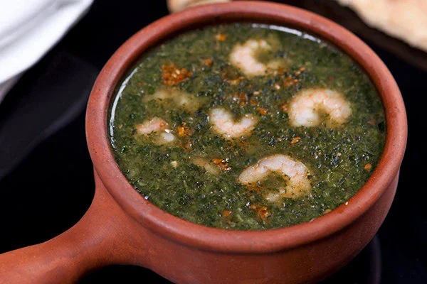 image about ملوخية بالسي فود: السر الساحلي لدمج طشة زمان بقرمشة الجمبري والسبيط