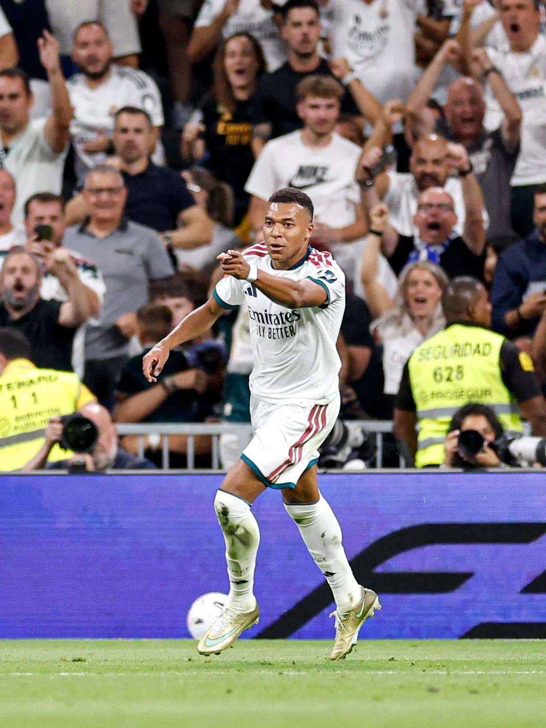 image about ريال مدريد يضرب بقوة في البرنابيو.. مبابي يخطف الأضواء ويقود الملكي لسحق ريال سوسيداد