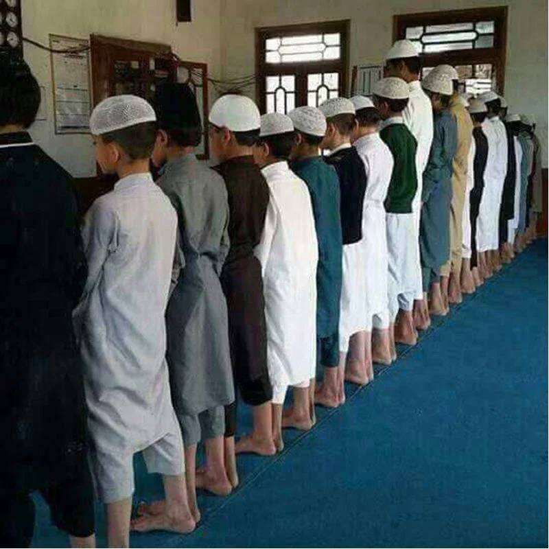 image about فقه تسوية الصفوف في الصلاة: إقامة الظاهر واستقامة الباطن