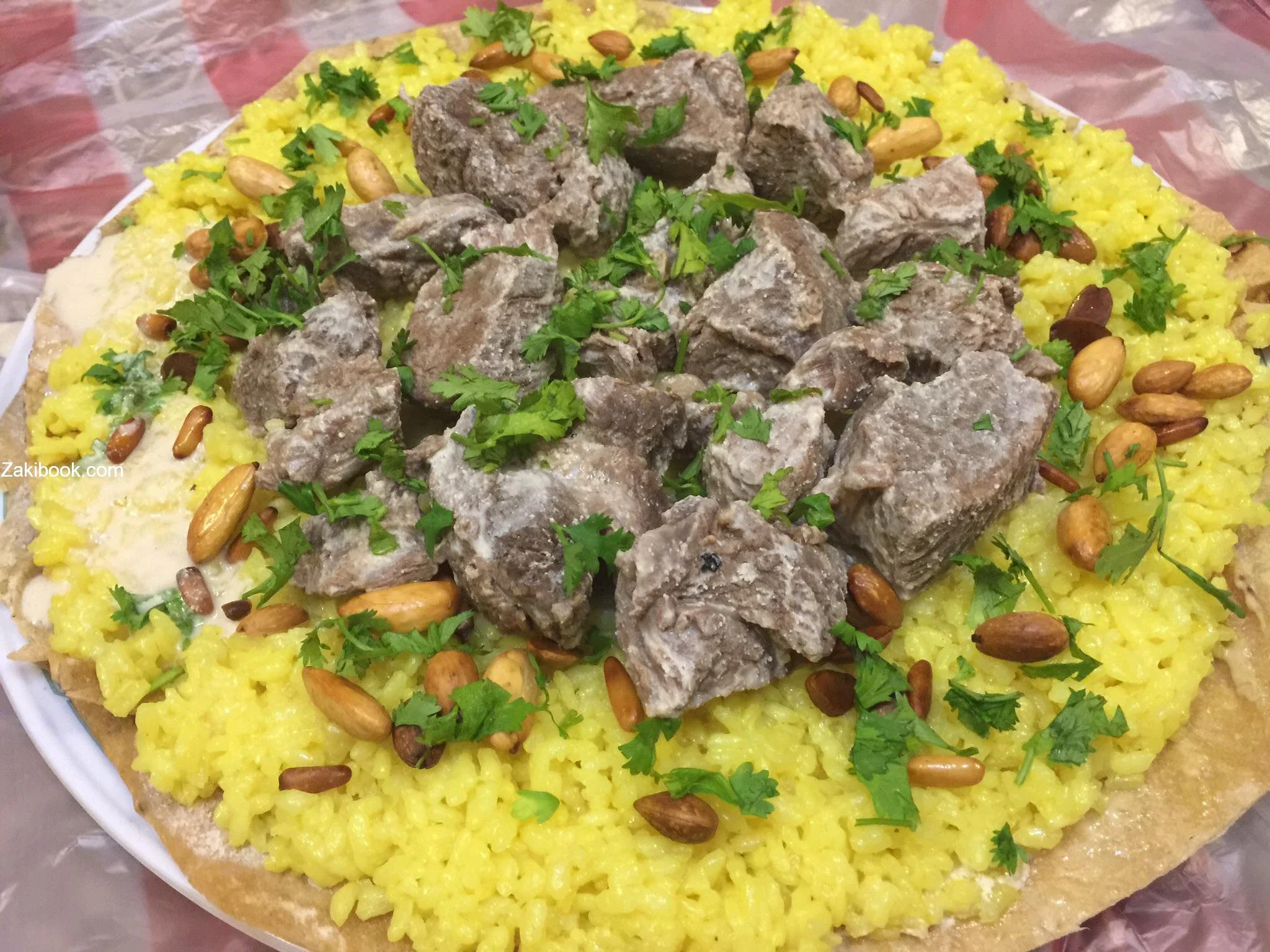 image about أسرار المنسف الأردني بالجميد البلدي: دليل الطهي الأصيل خطوة بخطوة