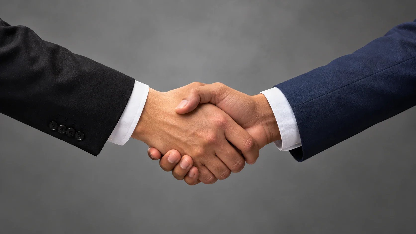 image about 🤝 فن التعامل مع الناس: إزاي تفهم اللي حواليك وتتجنب المشاكل؟ 🧠✨