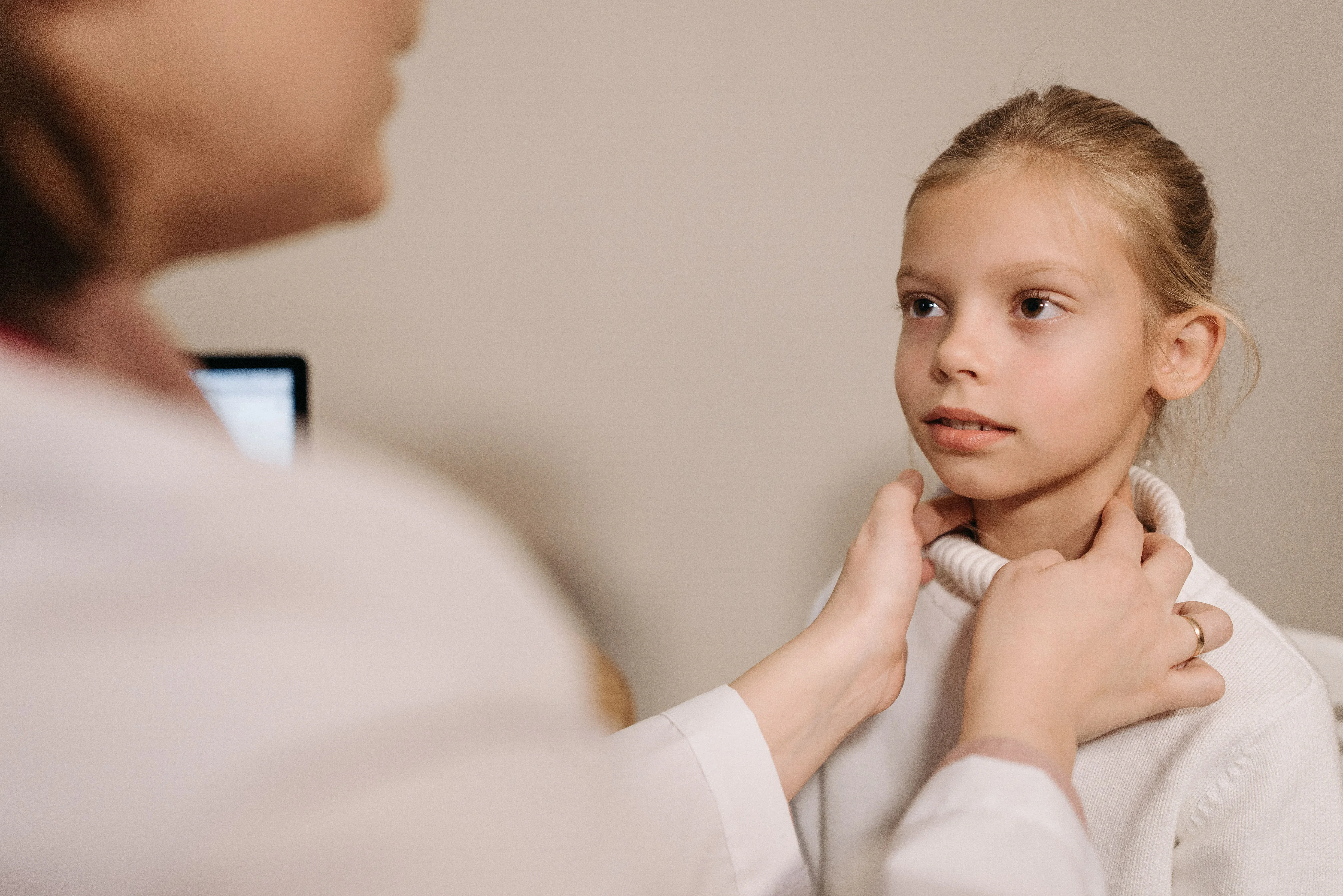 image about تحليل الغدة الدرقية: امتى تعمليه؟ وازاي تفهمي نتيجة TSH و T3 و T4