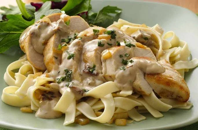 image about طريقة عمل المكرونة بالوايت صوص والفراخ بطريقة سهلة ولذيذة