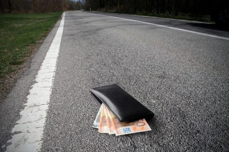 image about قصة إنجليزية مستوى B1 مع الترجمة | The Lost Wallet