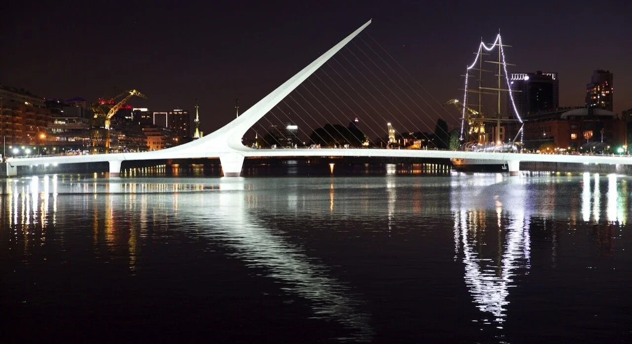 image about 🌉 10 جسور غريبة حول العالم.. هتشوفها وتقول: هو الناس بتعدّي من هنا إزاي؟ 😂