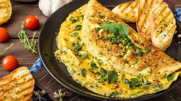 image about 🍳🌿 أومليت سوفليه بالأعشاب - وصفة خفيفة وهشة للفطور