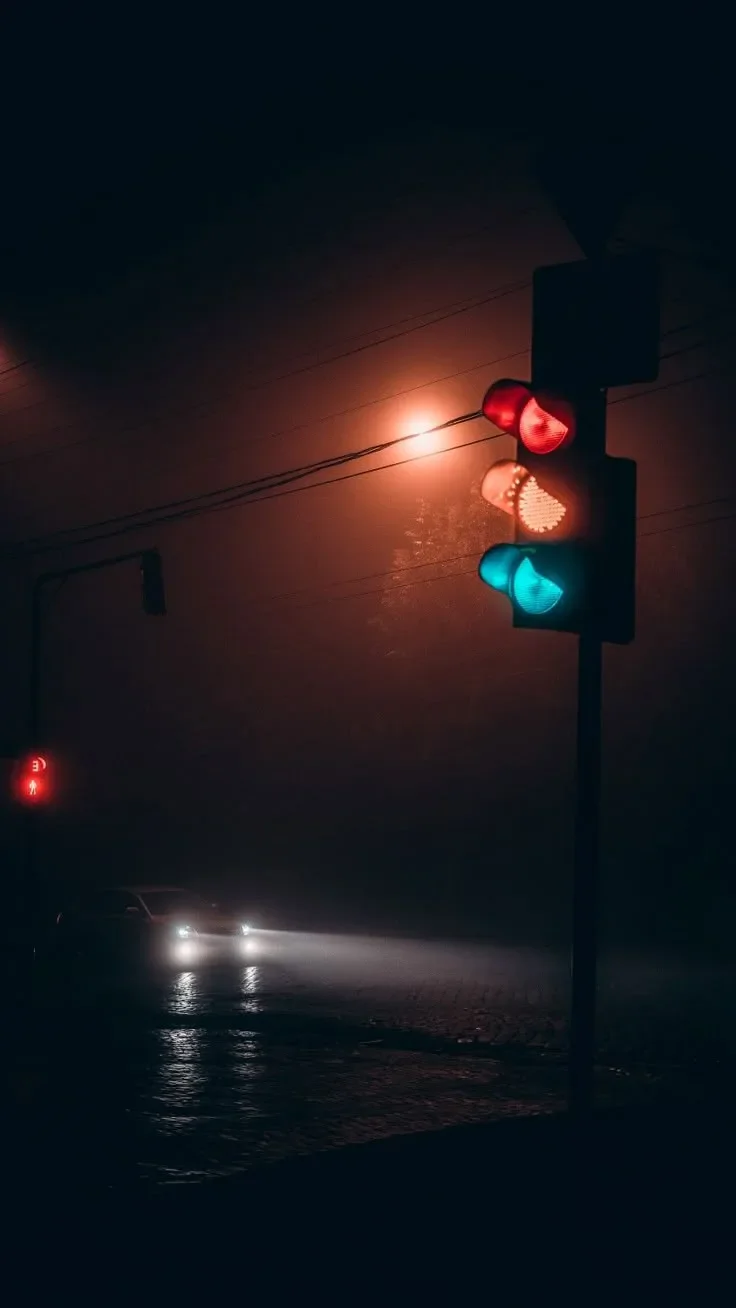 image about قصة إنجليزية مستوى B1 مع الترجمة | The Midnight Signal