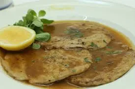 image about 🍋🥩 بيكاتا العجل بالليمون - وصفة إيطالية راقية بصلصة كريمية شهية