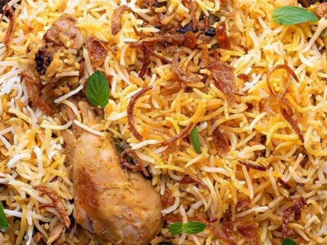 image about طريقة عمل برياني الدجاج الهندي الأصلي في المنزل.. سر الأرز المفلفل والنكهة الغنية!