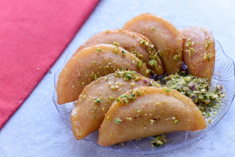 image about استمتع بطعم شهي ومقرمش لقطايف بالجبنة - طريقة تحضير قطايف الجبنة الشهية