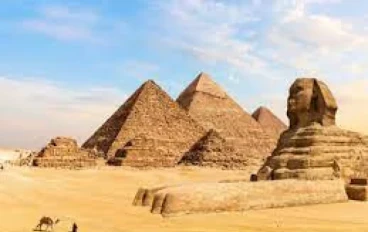 رحلة تاريخية إلى الأهرامات المصرية: من الماضي إلى المستقبل