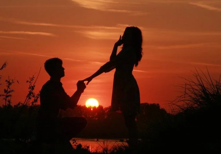 كيف تعيش قصه حب خياليه