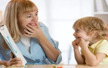 أهم الاضطرابات والعوامل التي تسبب حدوث تأخر أو اضطراب في اللغة